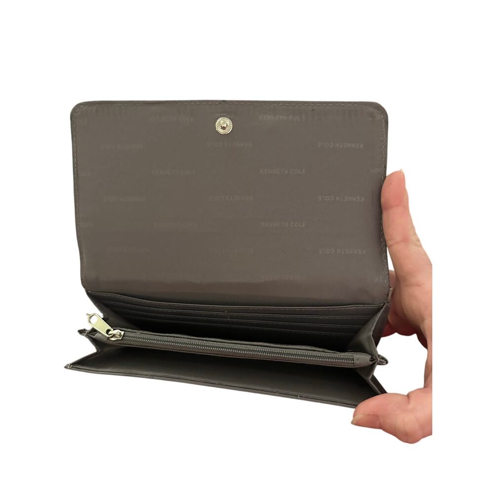 Kenneth Cole Reaction Double Flap Wallet – Light Gray Logo – NWT
